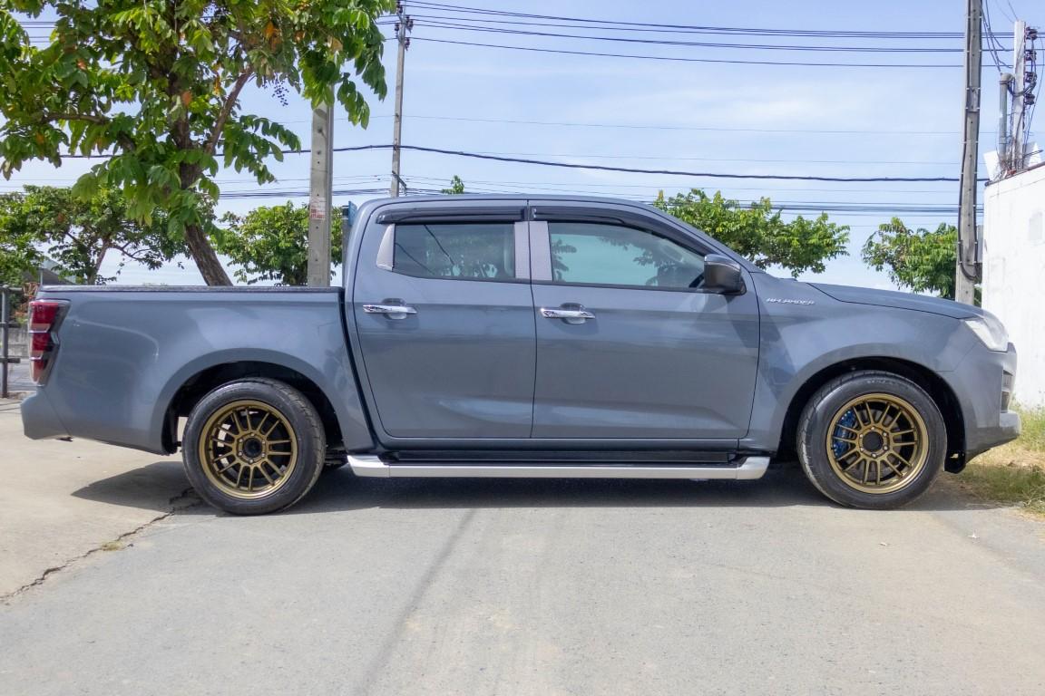 Isuzu Dmax Cab4 Hilander 1.9 L DA M/T 2023 *LK0526*